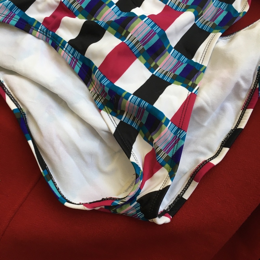 FINAL MARKDOWN Nwt Kenneth Cole reaction swimsuit bottom large
